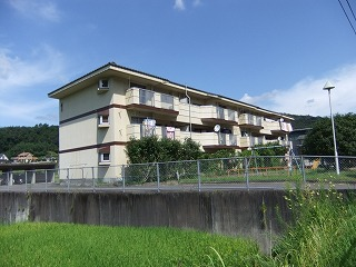 向川団地の建物を横から見た外観画像