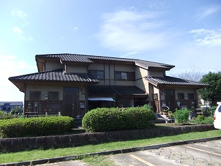 観月台団地の家を前から見た外観写真