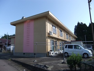 溝添団地の建物を横から見た外観写真