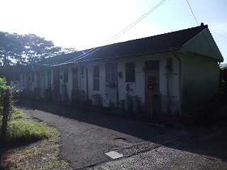 轟原西団地の建物を横から見た外観写真