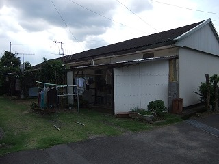 上向西団地の建物を横から見た外観写真