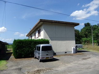 神子団地の建物を横から見た外観写真