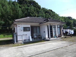 吉川団地(特定公共賃貸住宅)の家を前から見た外観写真