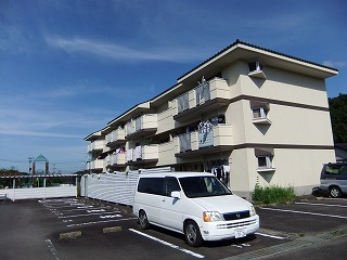 野中団地の建物を横から見た外観写真