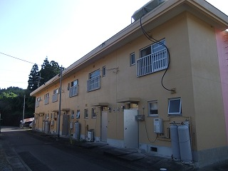 溝添団地の建物を横から見た外観写真