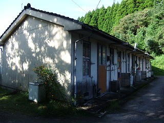 轟原西団地の建物を横から見た外観写真