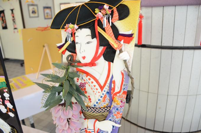 着物を着た女性の押絵の写真