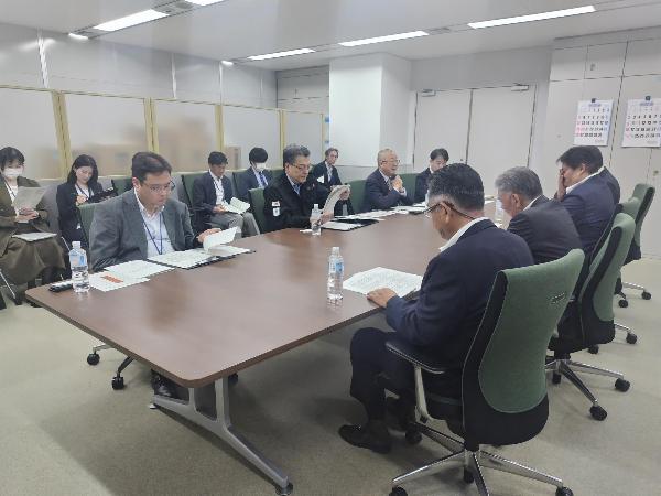 防衛省への要望書説明の様子