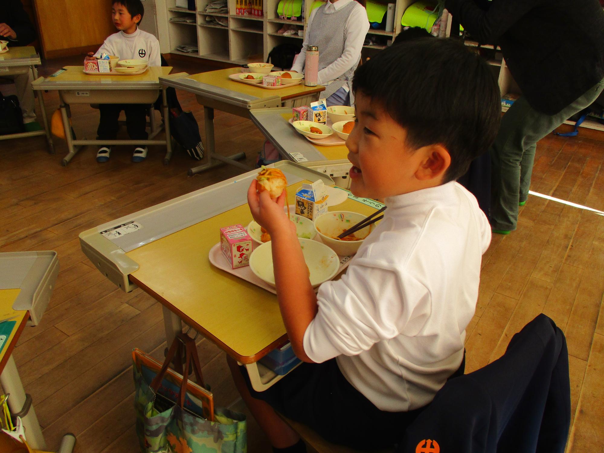 学校給食の様子