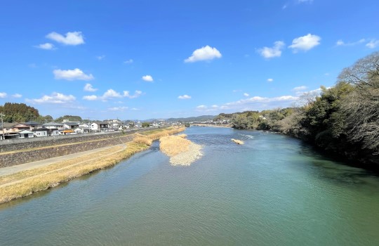 町の中心を流れる川内川