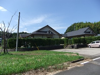 つるだ駅ニュータウン（特定公共賃貸住宅）の家を道路から見た外観画像
