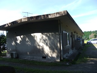 中津川団地の建物を横から見た外観写真
