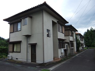上向団地の建物を横から見た外観写真