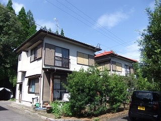 古野団地の家を道路から見た外観写真