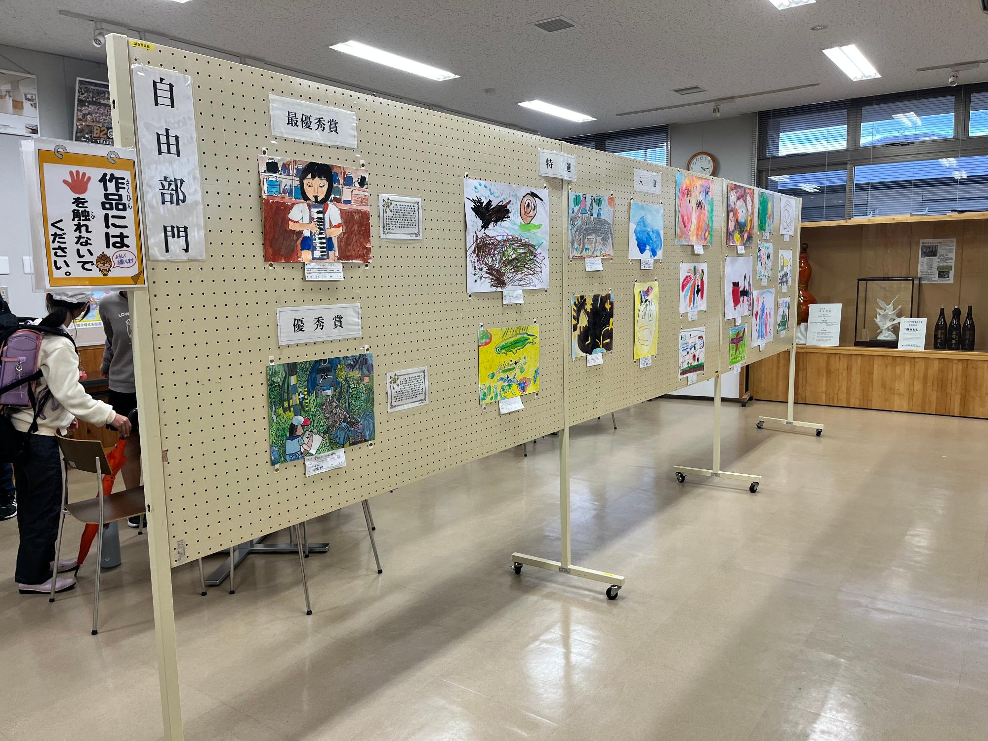 入賞作品が展示されている様子の写真2