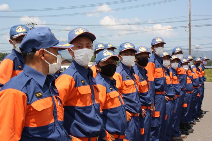 消防団員の整列写真