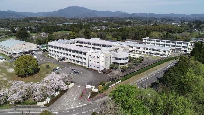 空から撮影した薩摩中央高校外観の写真