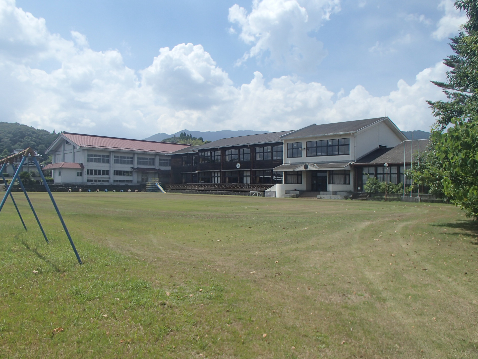紫尾小学校全景