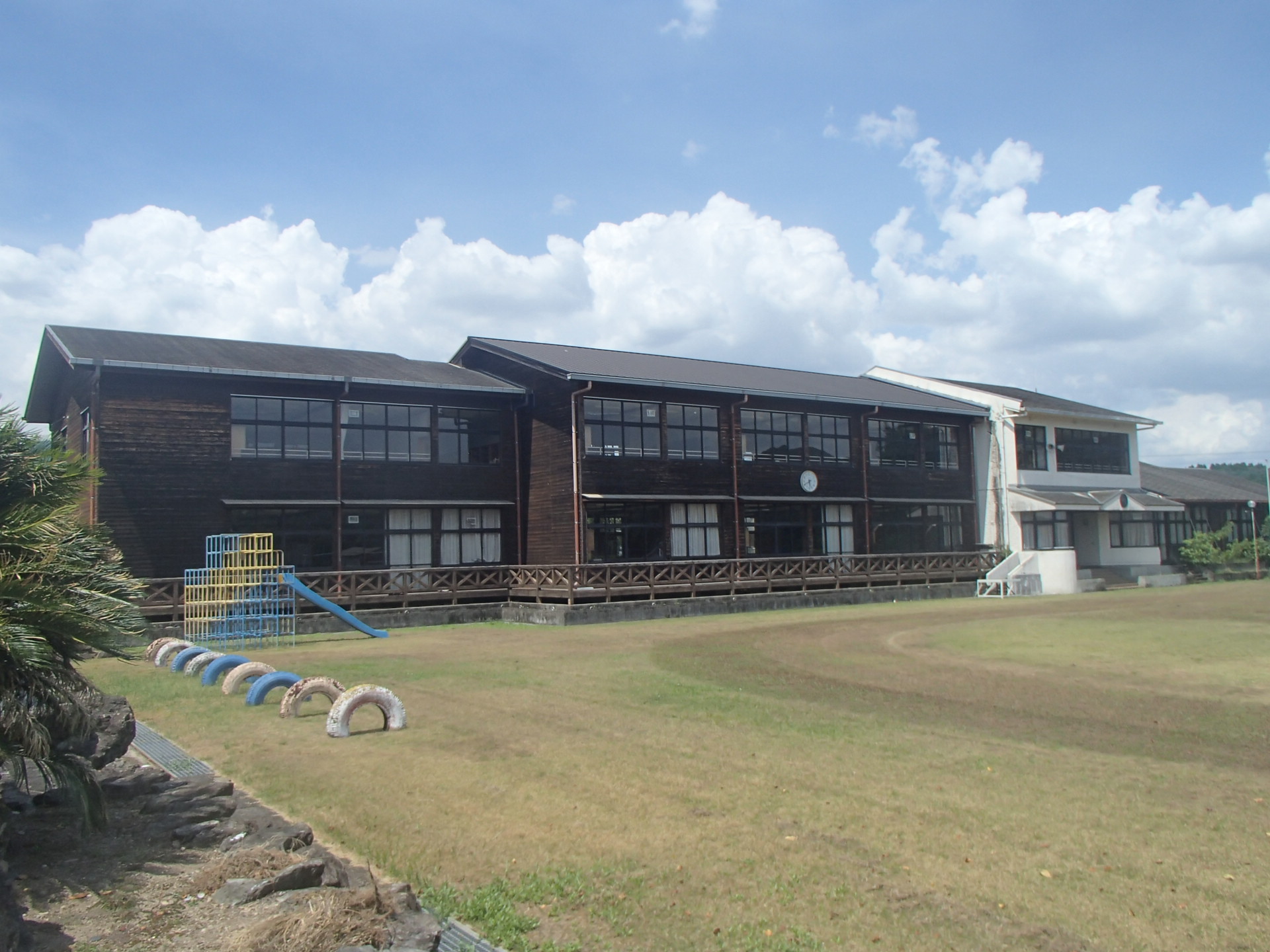 紫尾小学校校舎